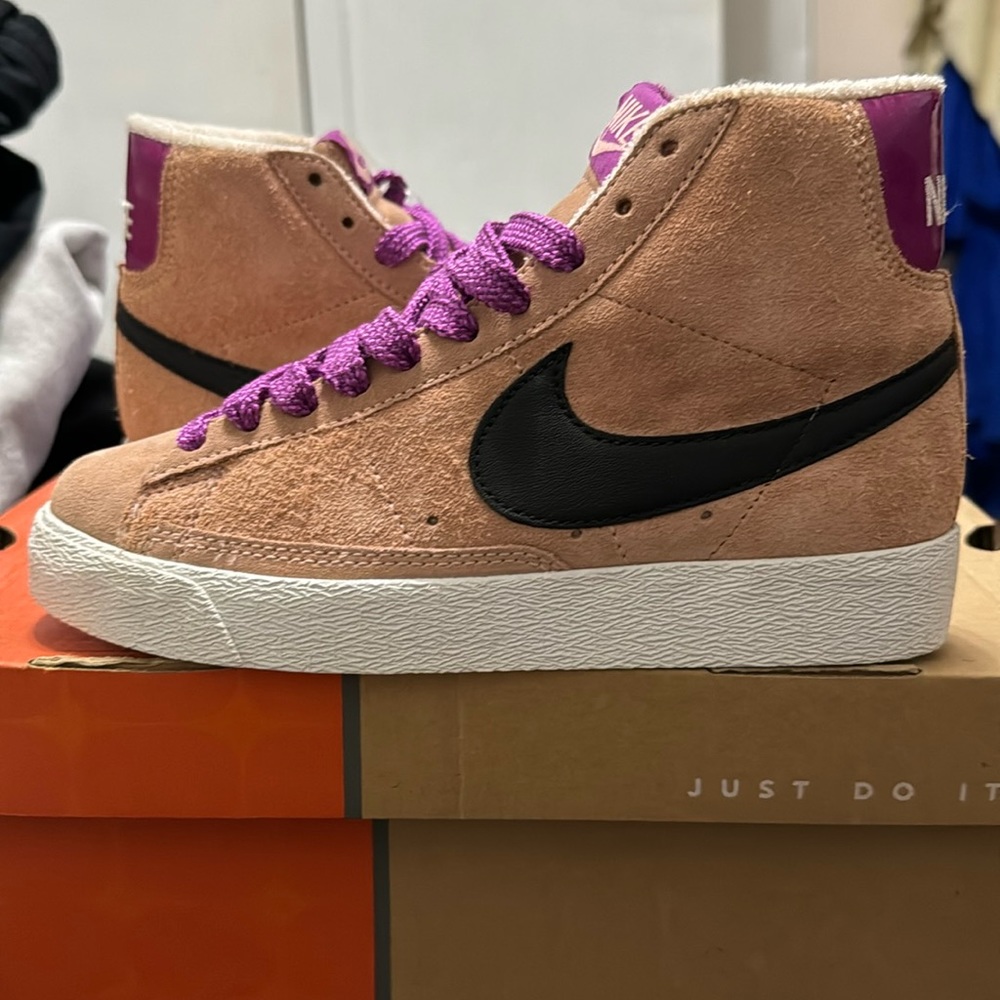 Nike Miss Piggy Blazer Sz 5WMNS